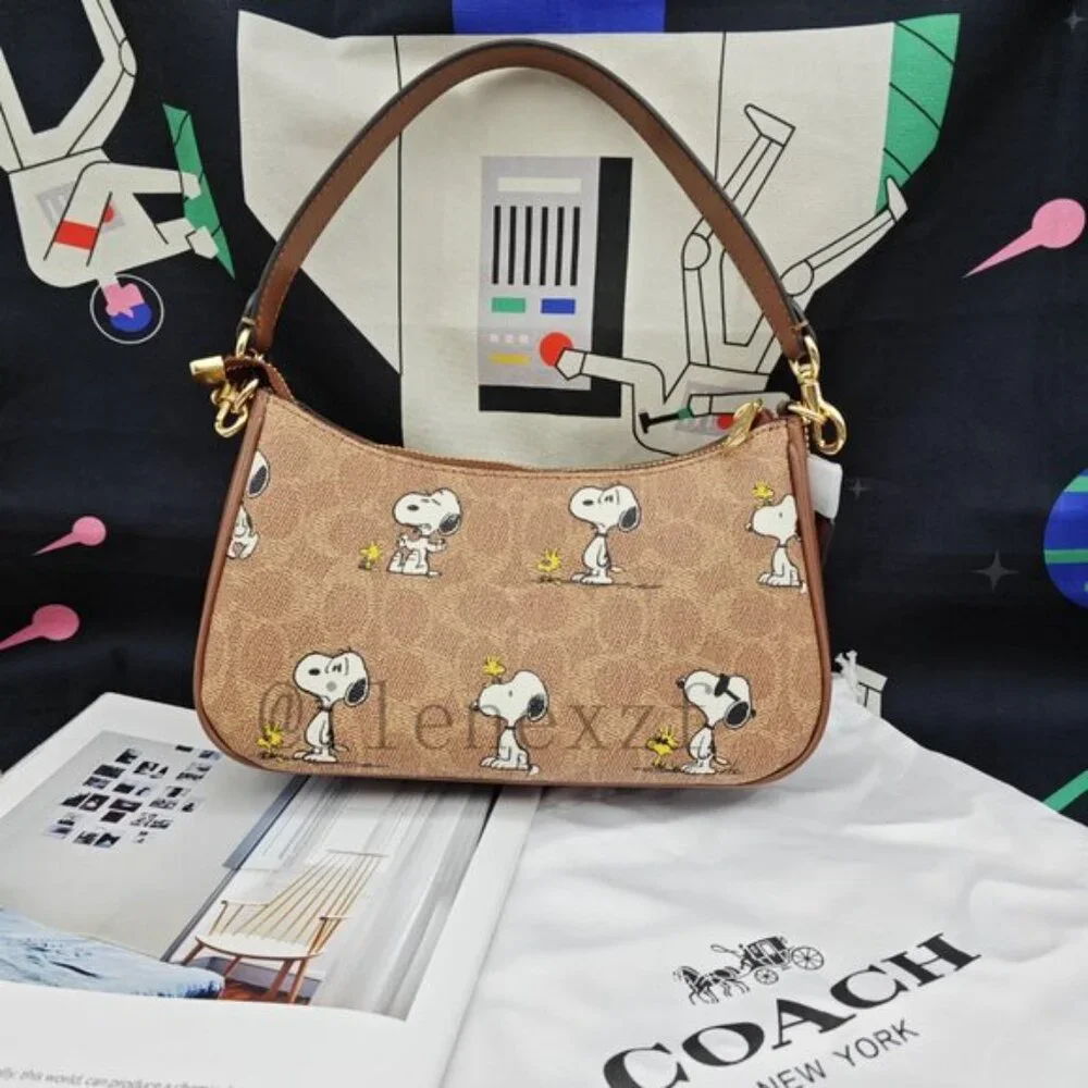 Coach Teri Shoulder Bag In Signature Canvas With Snoopy Print
